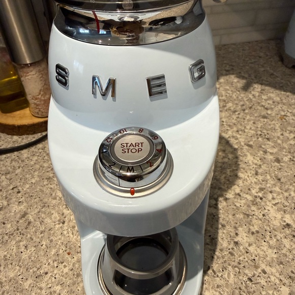 SMEG small appliances espresso machine and coffee grinder - Picture 5 of 7